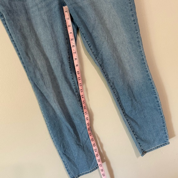 Old Navy Women’s size 16 Super Skinny Mid Rise light Wash Denim Jeans 214B4 - Picture 8 of 8